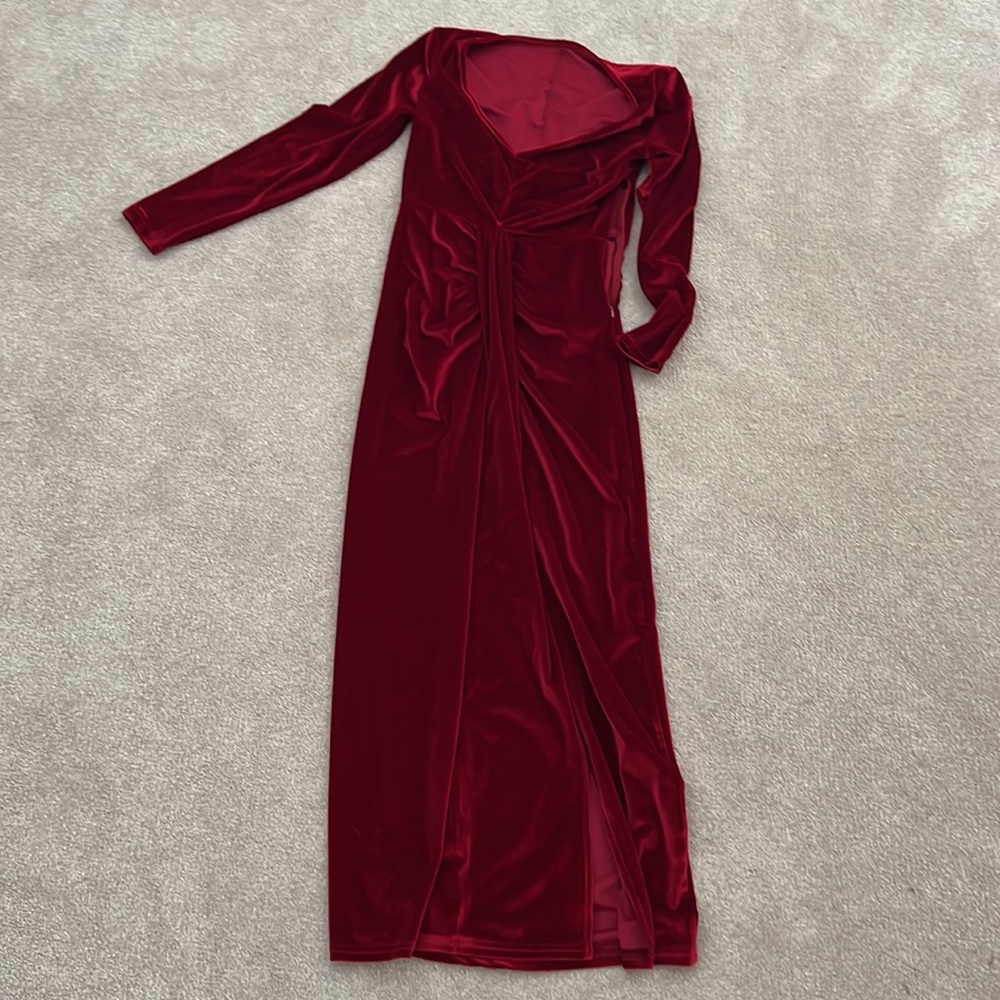 Never worn red velvet dress - Picture 3 of 3